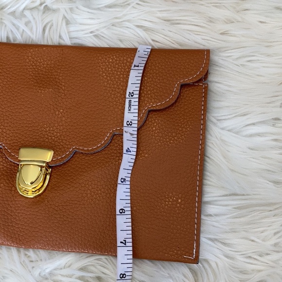 NWT Camel tan Crossbody Clutch scalloped gold hardware envelope purse handbag - Picture 14 of 16